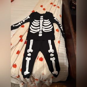 NEW W/O TAG | Komar Kids Glow in the Dark Skeleton Set